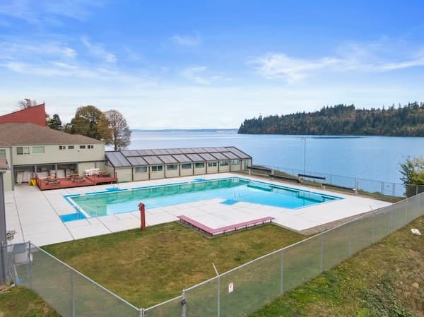 Beach Club - Outdoor Pool and Patio