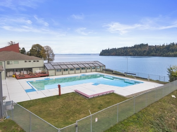 Beach Club - Outdoor Pool and Patio